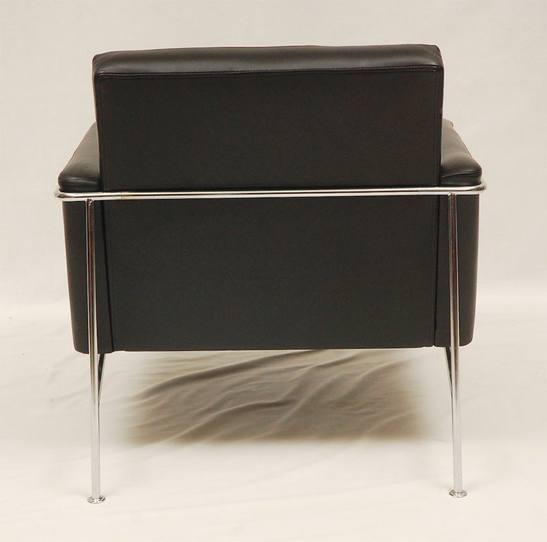 Paire de chaises « SAS » d'Arne Jacobsen 1