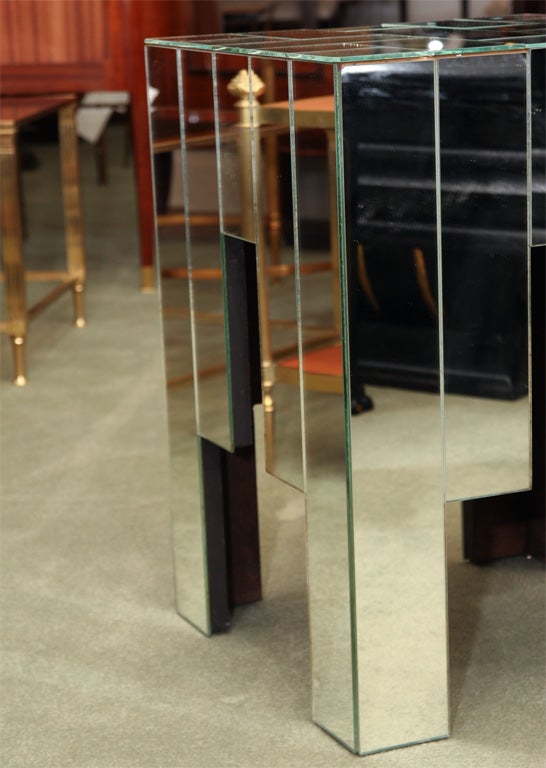 A pair of mirrored sofa end tables In Good Condition For Sale In New York, NY
