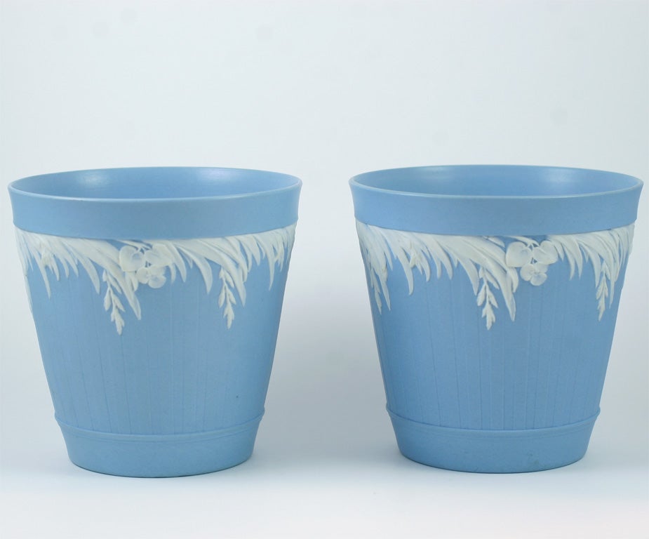 A Pair Of Wedgwood Blue & White Jasper Vases In Excellent Condition For Sale In New York, NY
