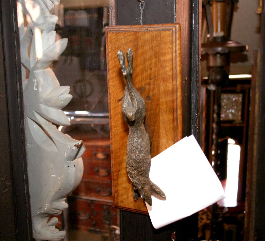 Bois Pince à papier en forme de lapin en bronze autrichien en vente