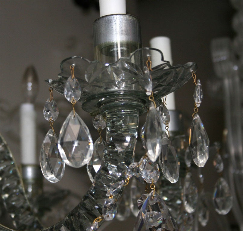 An English 8-light George III chandelier In Excellent Condition In New York, NY