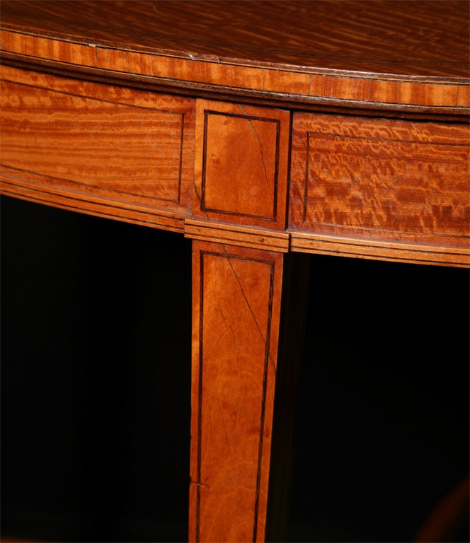 Satinwood An Edwardian lamp or center table For Sale