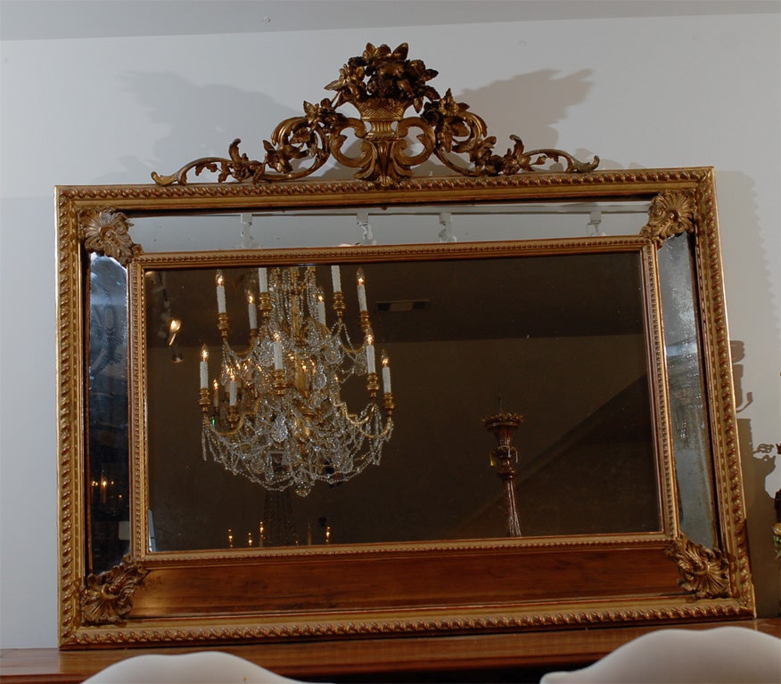 Italian Rococo Style 19th Century Giltwood Pareclose Mirror with Carved Crest In Good Condition For Sale In Atlanta, GA