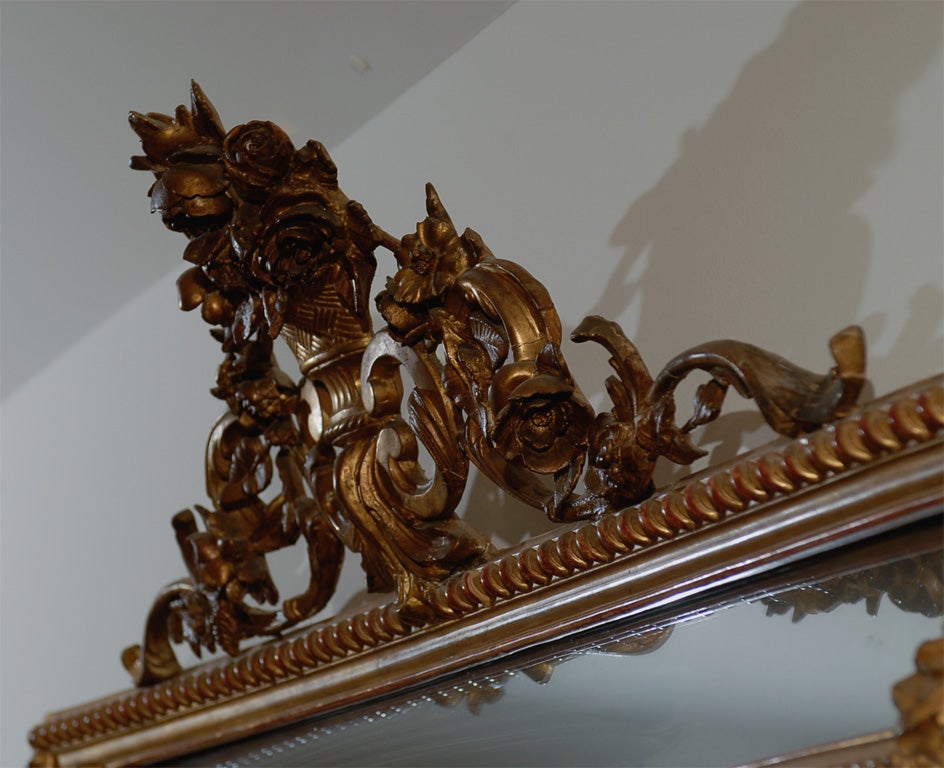 Italian Rococo Style 19th Century Giltwood Pareclose Mirror with Carved Crest For Sale 4