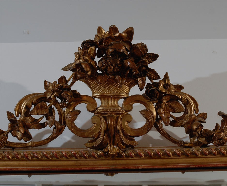 Italian Rococo Style 19th Century Giltwood Pareclose Mirror with Carved Crest For Sale 5