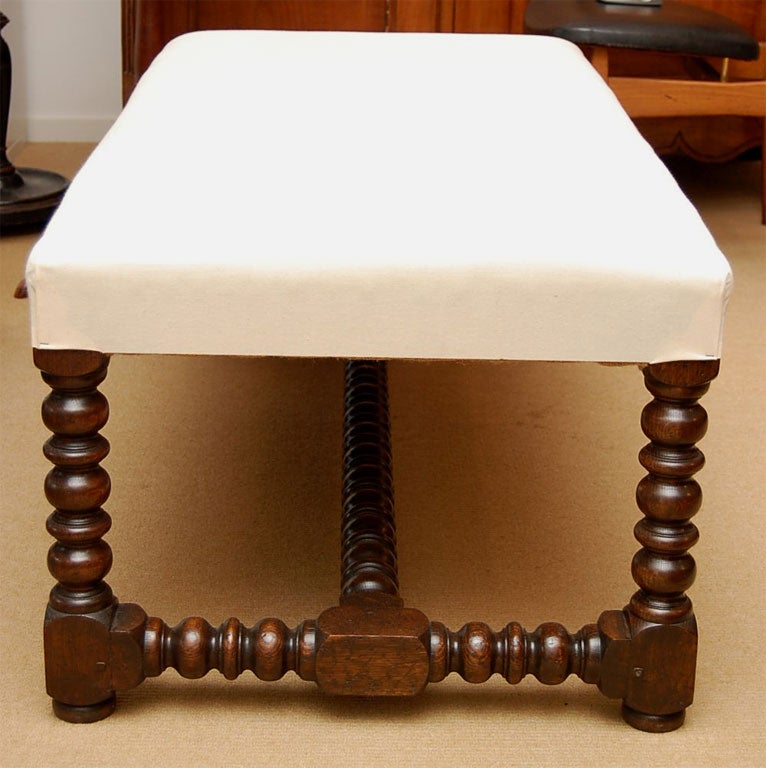 English Upholstered Coffee Table with Bobbin Legs In Excellent Condition In East Hampton, NY