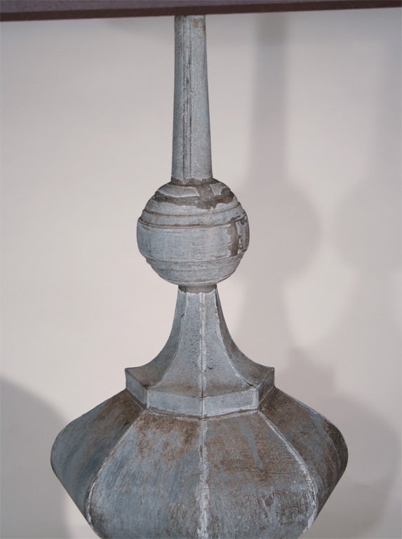 Tôle Pair of 19th Century Tole Balustrade Shaped Finial Lamps