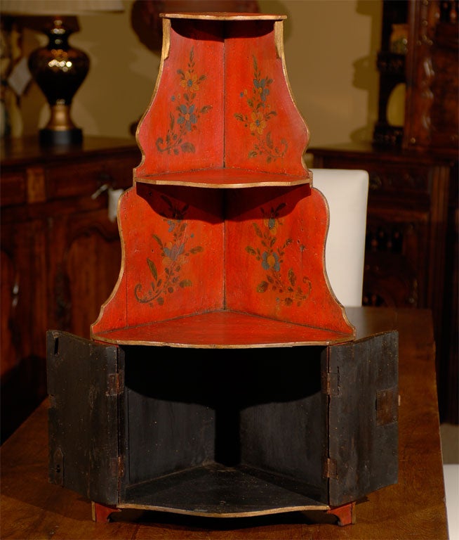 18th Century Louis XV Chinoiserie Corner Cabinet, circa 1780 For Sale 2