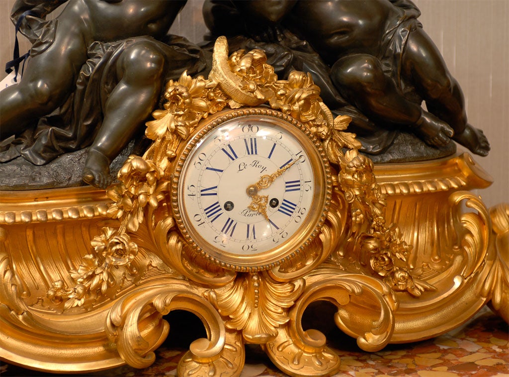 19th Century French Clock in Gilt and Patinated Bronze with Two Cherubs For Sale