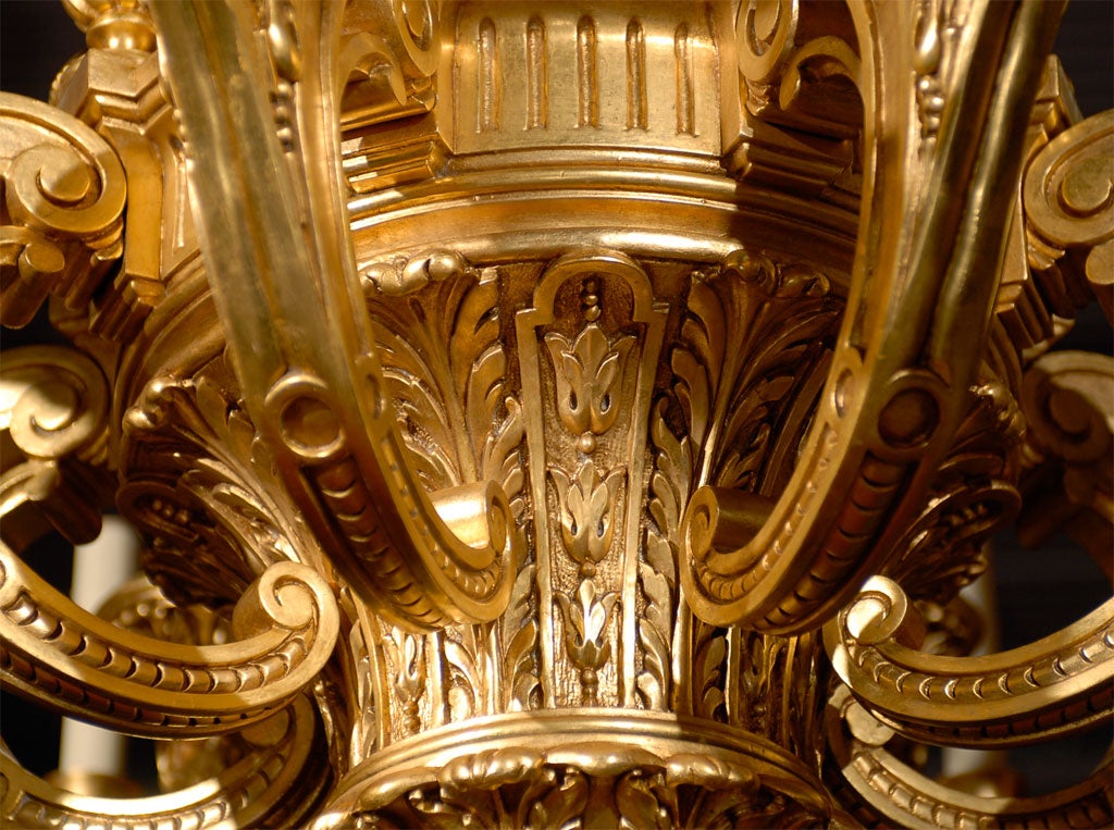 Antiker Kronleuchter. Prächtiger Kronleuchter aus vergoldetem Holz (Vergoldetes Holz) im Angebot