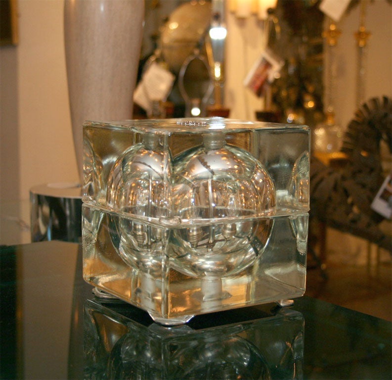 Glass cube form lamp