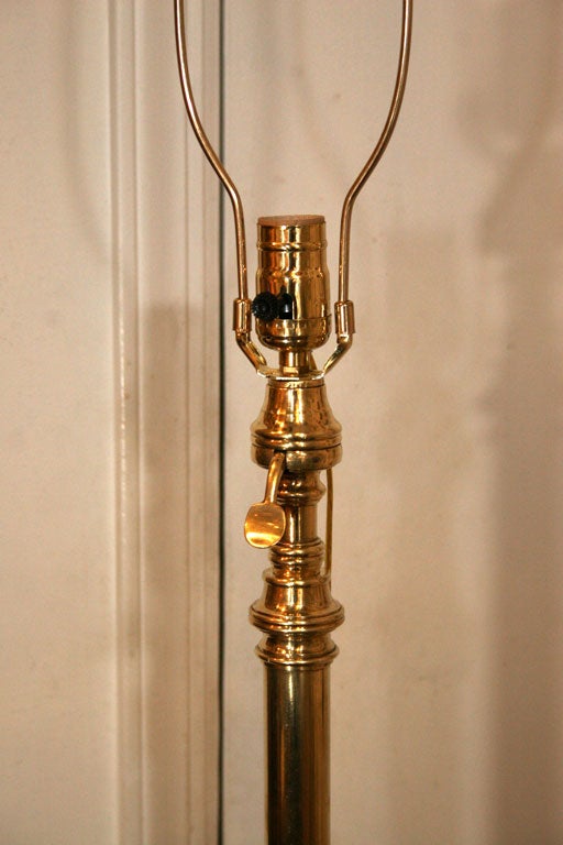 standing lamp with claw and ball feet For Sale 2