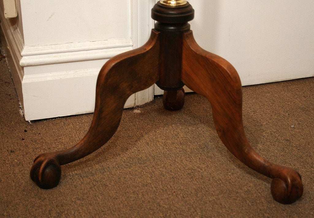 standing lamp with claw and ball feet For Sale 3