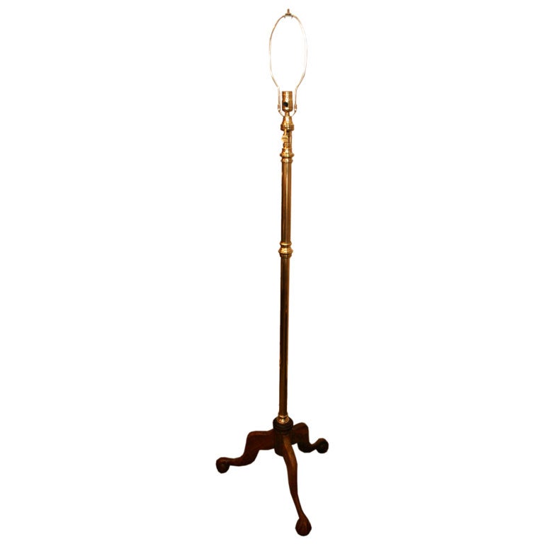 standing lamp with claw and ball feet For Sale