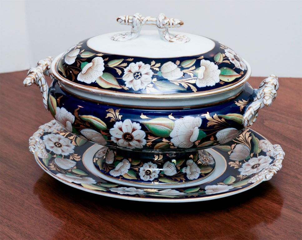 Stunning Ashworth soup tureen with lid and underplate in deep cobalt with floral decoration and gilded accents. This pattern is both classic yet with a modern and graphic pattern- a true visual statement.
The underplate measures 15