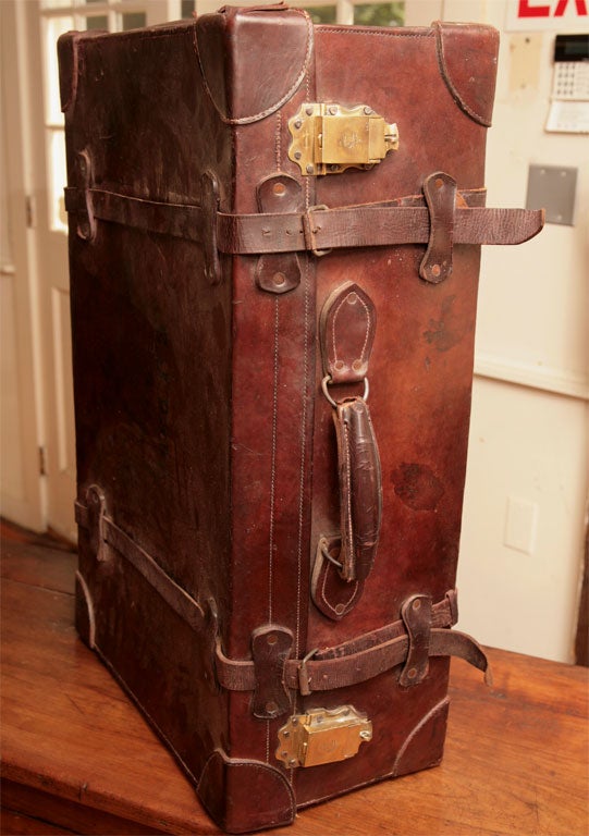 Suitcase In Good Condition In Sheffield, MA