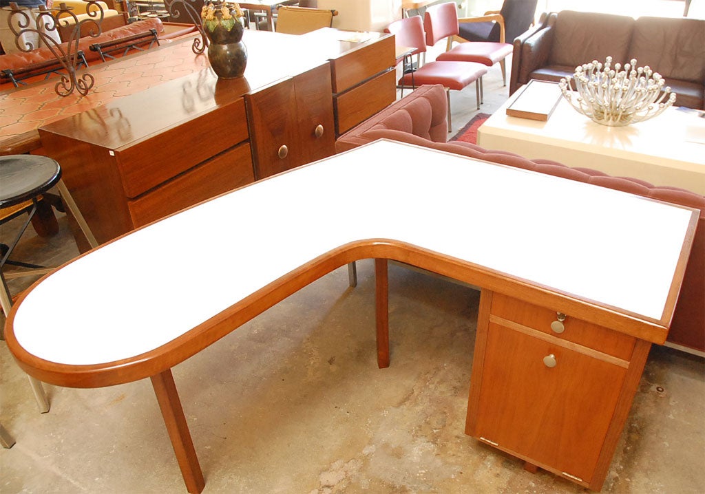 Canadian Unusual L Shape Curved Desk