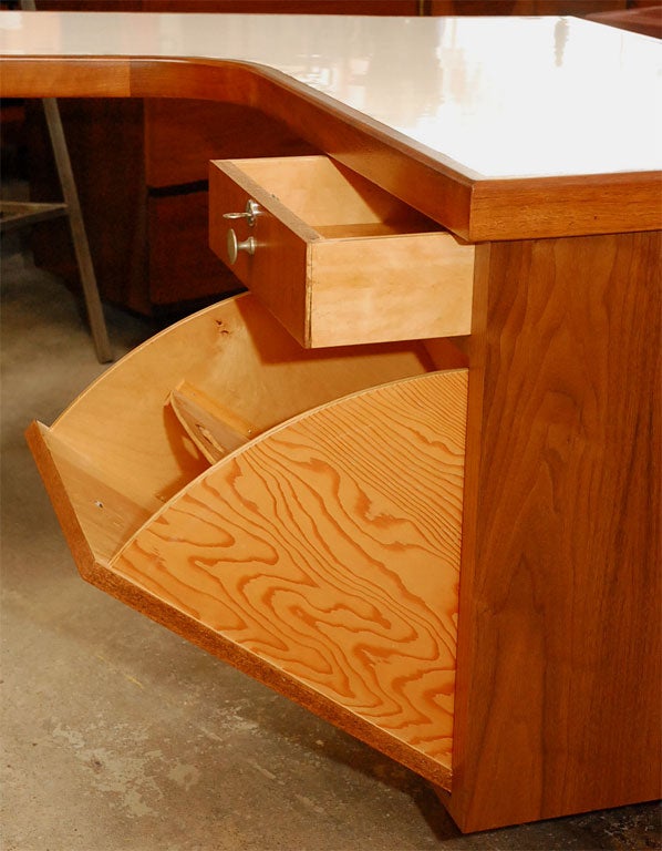Unusual L Shape Curved Desk 1