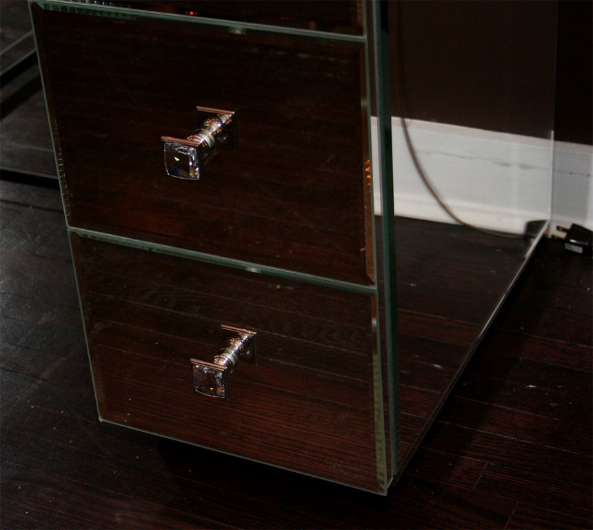 Modern Flip-Top Mirrored Vanity Desk In New Condition For Sale In New York, NY