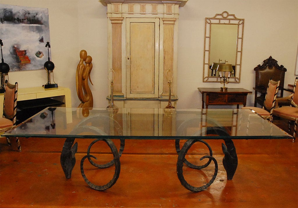 RAM HEAD DINING TABLE.