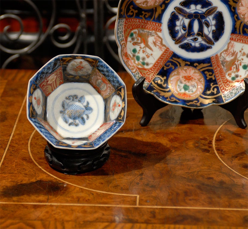 19th Century Japanese Imari Scalloped Plate and Pair of Bowls 2