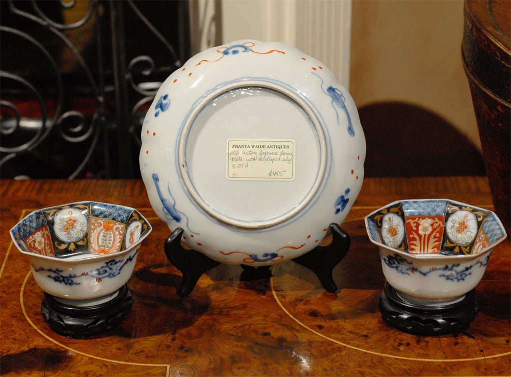 19th Century Japanese Imari Scalloped Plate and Pair of Bowls 4