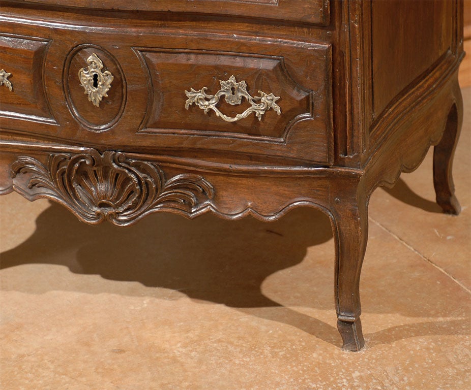 French Louis XV Period 1750s Two-Drawer Walnut Commode with Shell Carved Skirt In Good Condition In Atlanta, GA