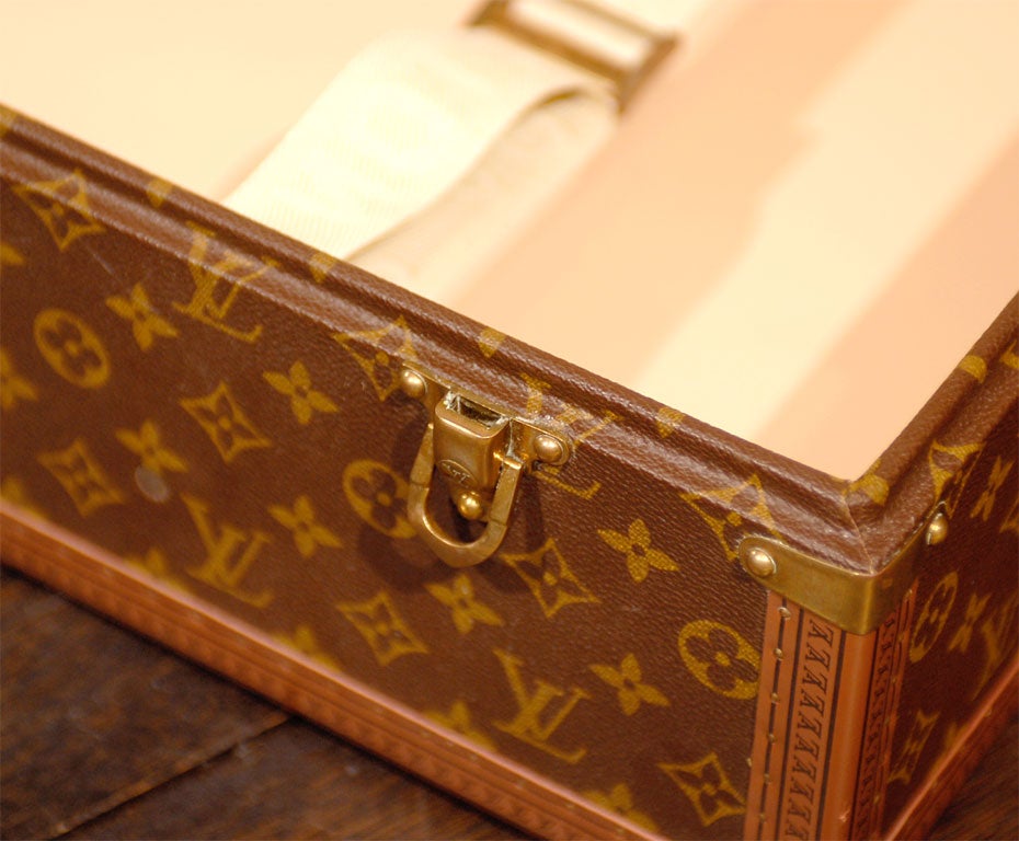 Set of three Louis Vuitton Suitcases For Sale 5
