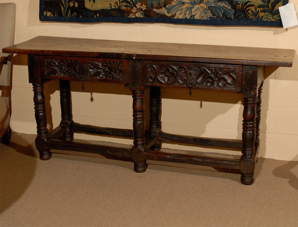 Baroque Early 18th century Italian Walnut Console Table with 2 drawers