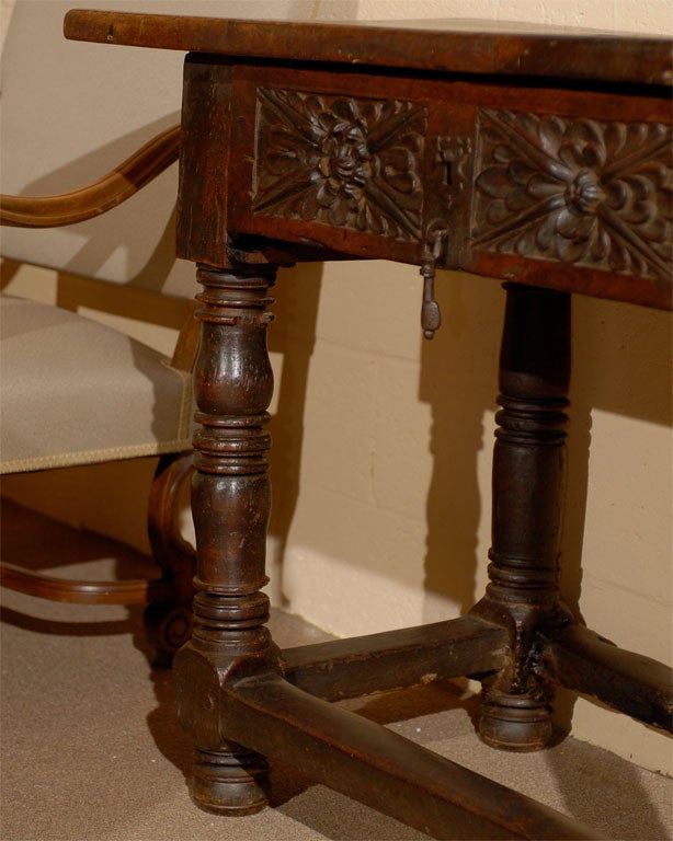 18th Century Early 18th century Italian Walnut Console Table with 2 drawers