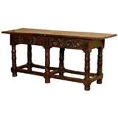 Early 18th century Italian Walnut Console Table with 2 drawers 10