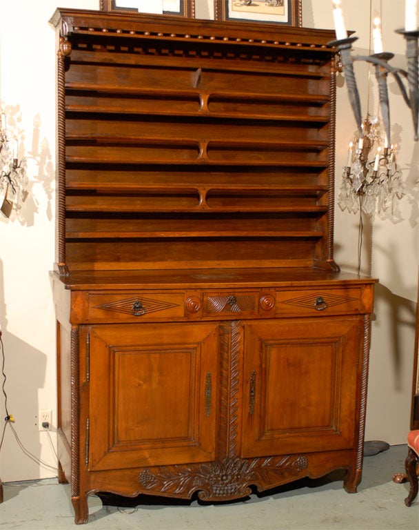 Large Provincial French Walnut Vaisellier, ca. 1800 In Good Condition For Sale In Atlanta, GA