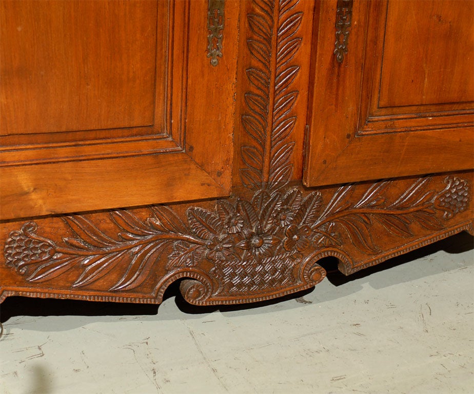 Large Provincial French Walnut Vaisellier, ca. 1800 For Sale 3