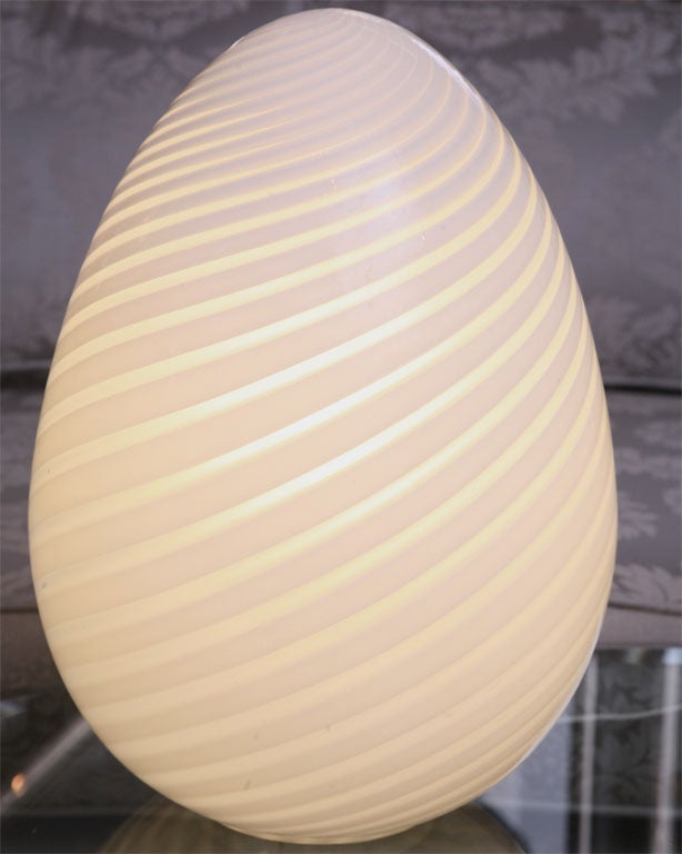 Very nice 70's Murano egg lamp by Vetri Murano.