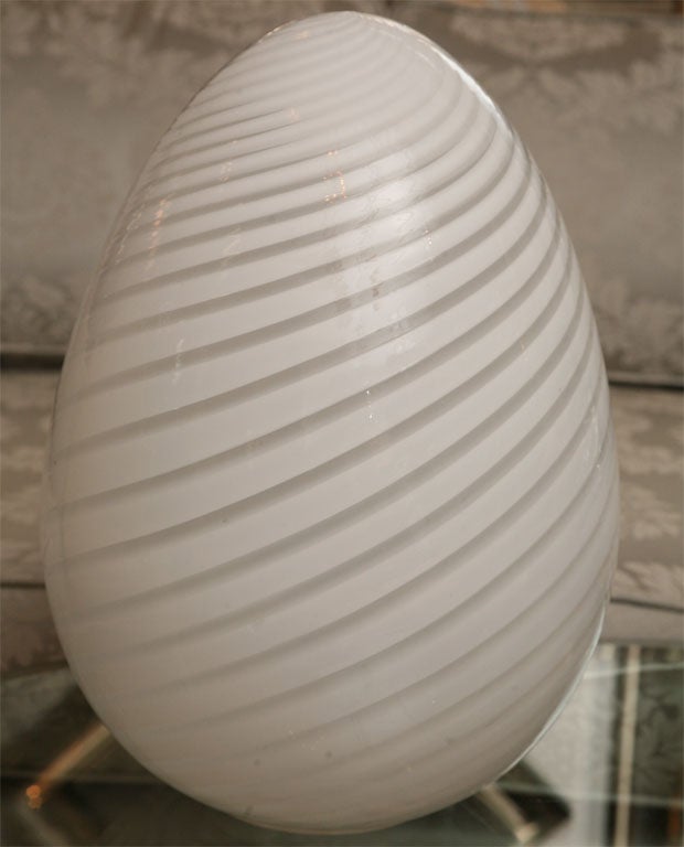 Italian White 70's Egg Lamp by Vetri Murano