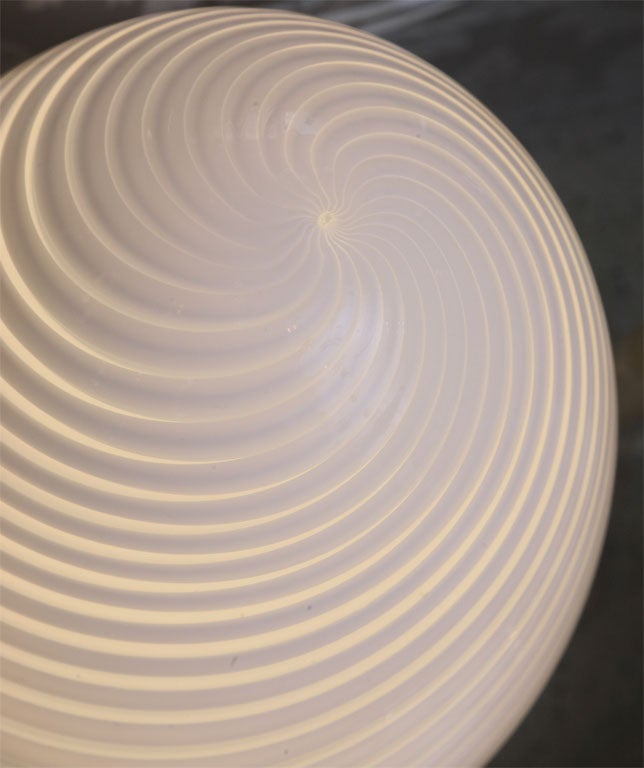 White 70's Egg Lamp by Vetri Murano 2