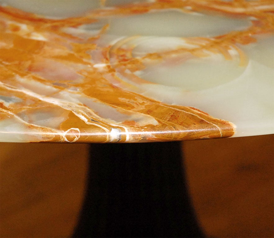 Onyx top table with lacquered wood and marble base 4