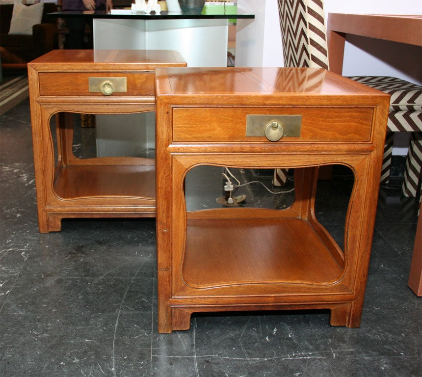 BAKER PAIR OF BEDSIDE TABLES
