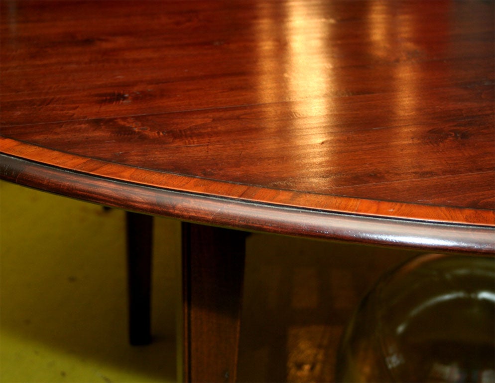 Round English Oak Dining Table with Elm Banding In Fair Condition For Sale In New York, NY