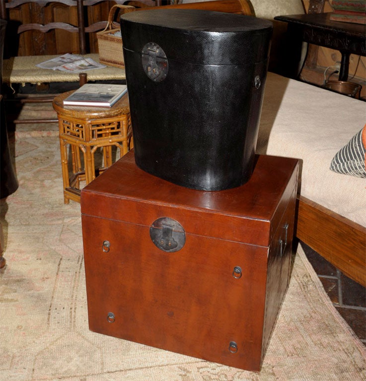 The oval hat box is available in black(ref# BLOVAL) and in red (ref# BROVAL)and it is 21 1/2