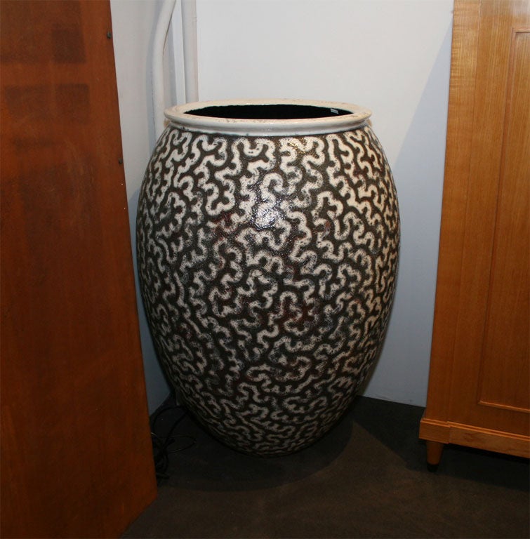 Large & important contemporary glazed stoneware ceramic Urn <br />
by Per Weiss (born in 1953 )<br />
Monogrammed on the rim, Lejre, Denmark, 2008