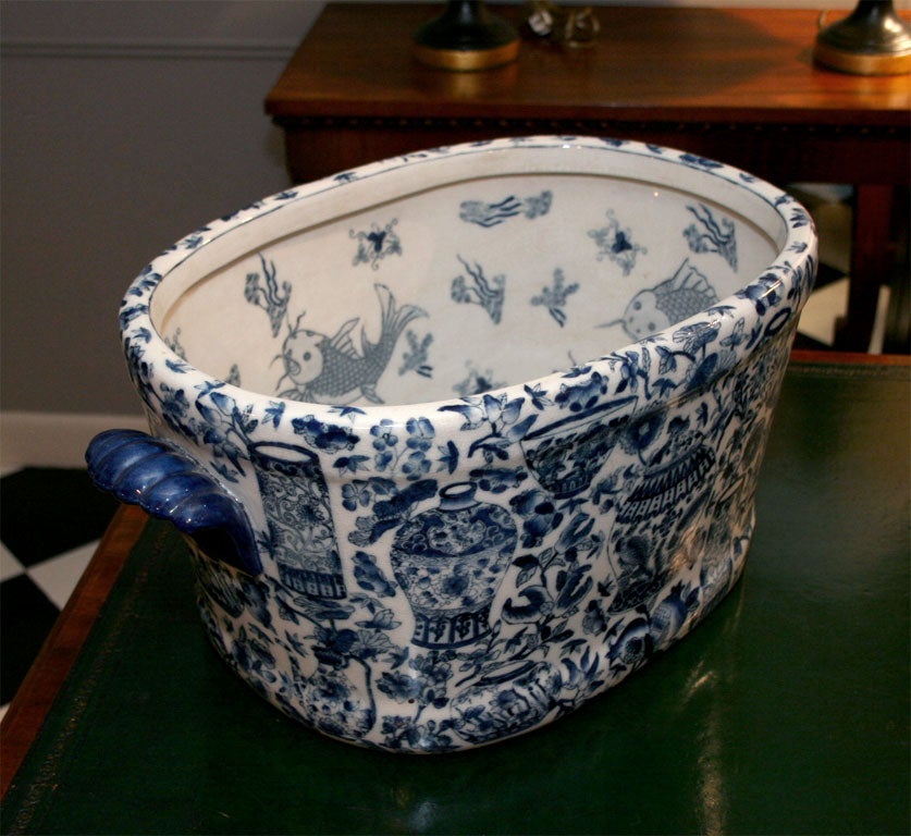 20th Century Chinese Blue and White Footbath 2