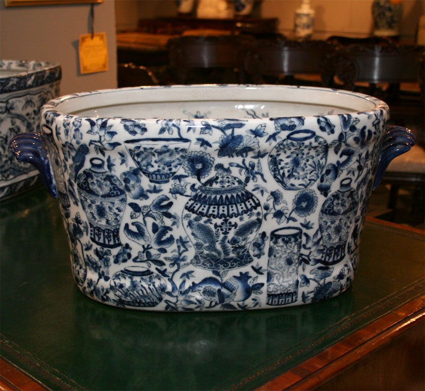 20th Century Chinese Blue and White Footbath 3