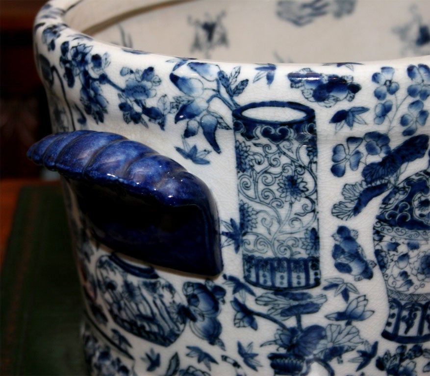 20th Century Chinese Blue and White Footbath 4