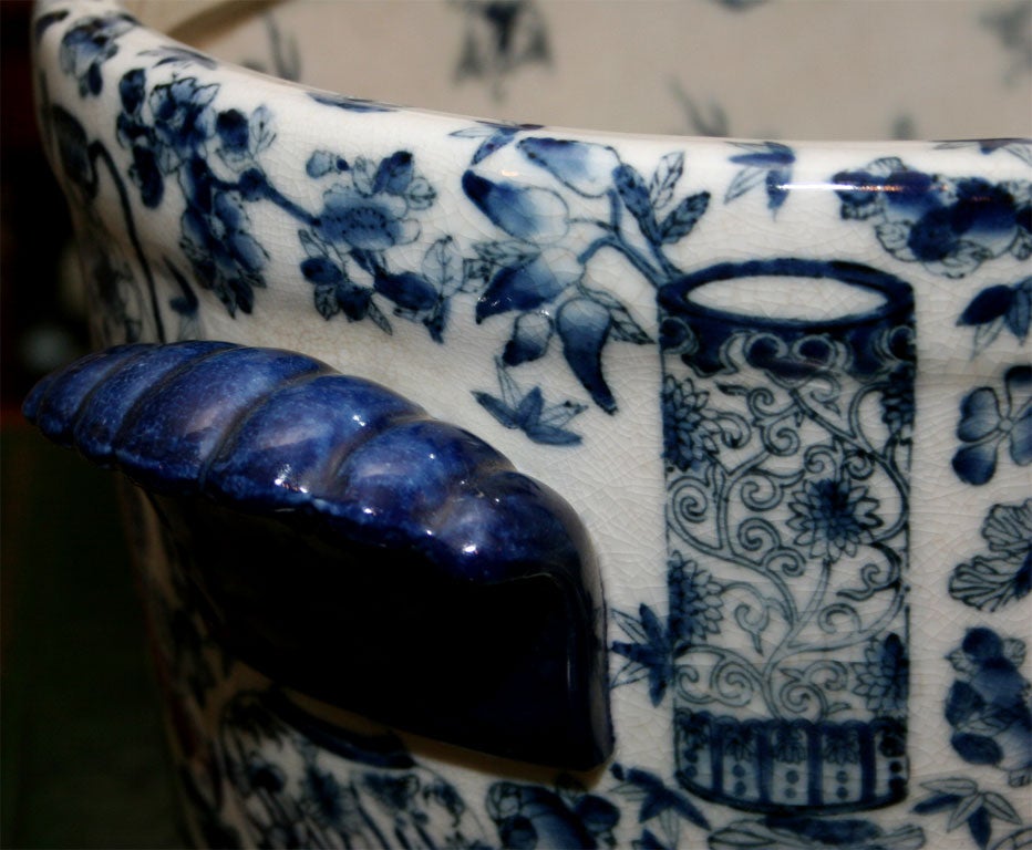 20th Century Chinese Blue and White Footbath 5