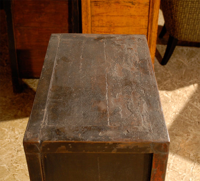 Small red chest from Shanxi, China For Sale 2