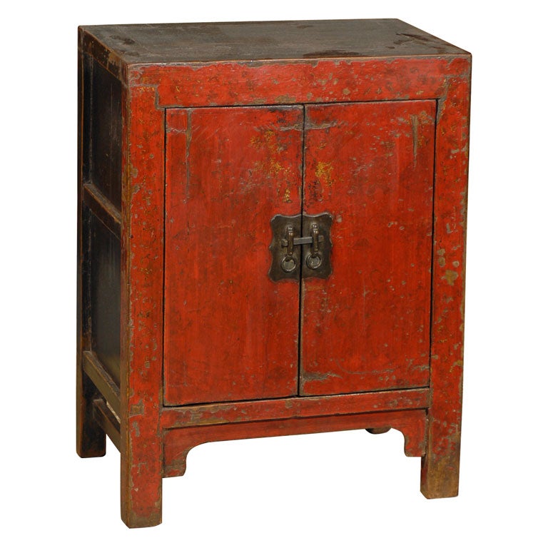 Small red chest from Shanxi, China For Sale
