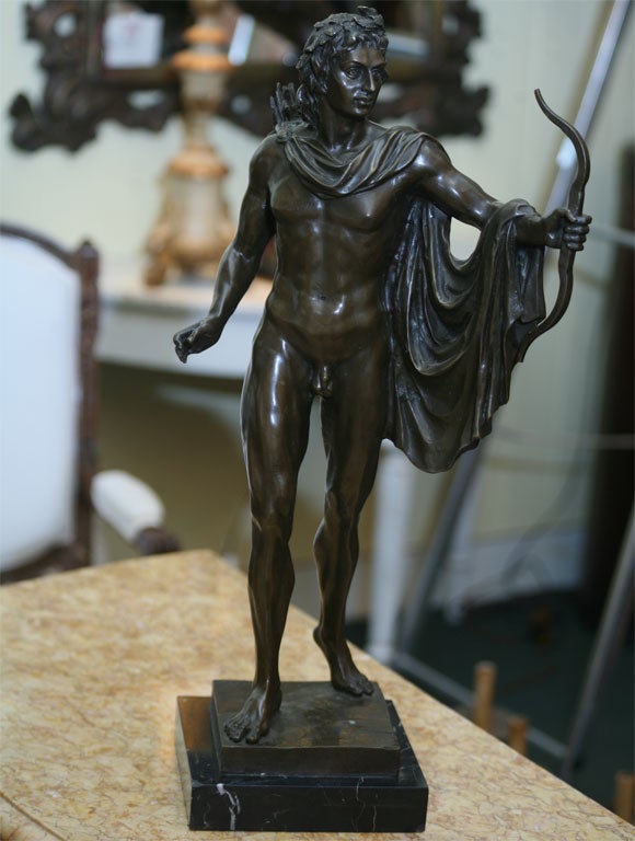 A BRONZE ROMAN ARCHER WITH BOW AND A QUIVER OF ARROWS.
