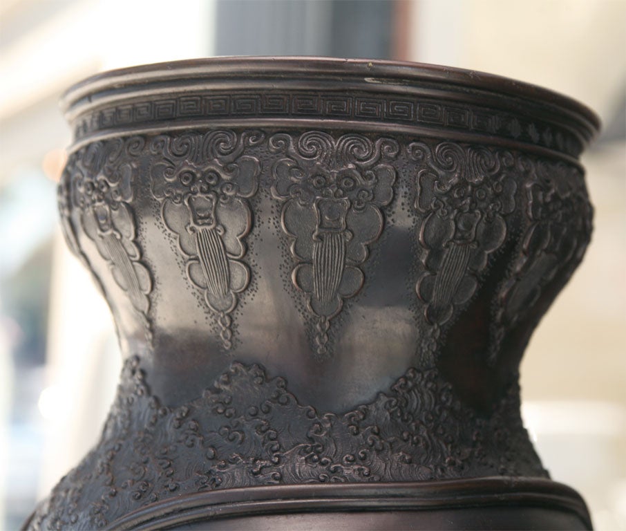 Large Japanese Tokyo Bronze Vase In Good Condition For Sale In Hudson, NY