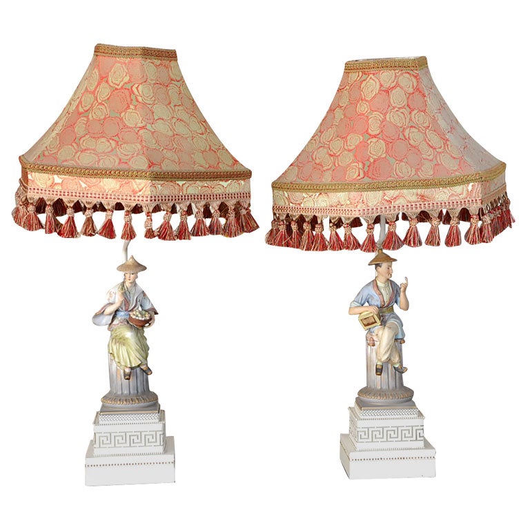 TRADITIONAL CHINESE COUPLE PORCELAIN TABLE LAMPS